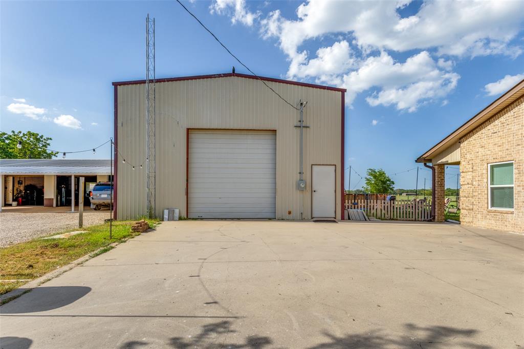 1590 Farm Road 2352