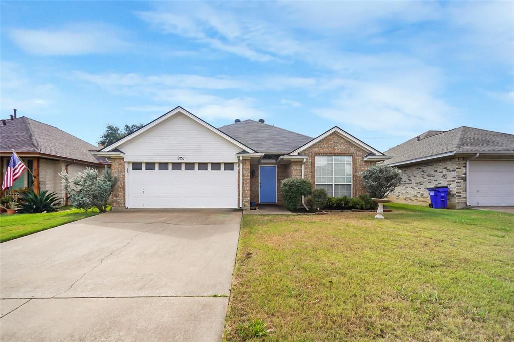 Photo of 926 Meadow Circle S, Keller, TX 76248 (MLS # 21194138)