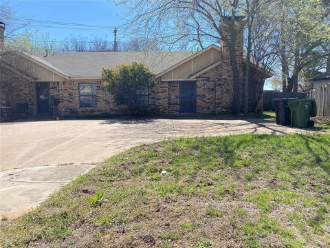 Photo of 1730 Justin Lyn Street, Arlington, TX 76012 (MLS # 21211179)