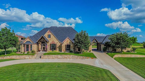 Photo of 903 S Savage Creek Lane, Weatherford, TX 76087 (MLS # 21298981)