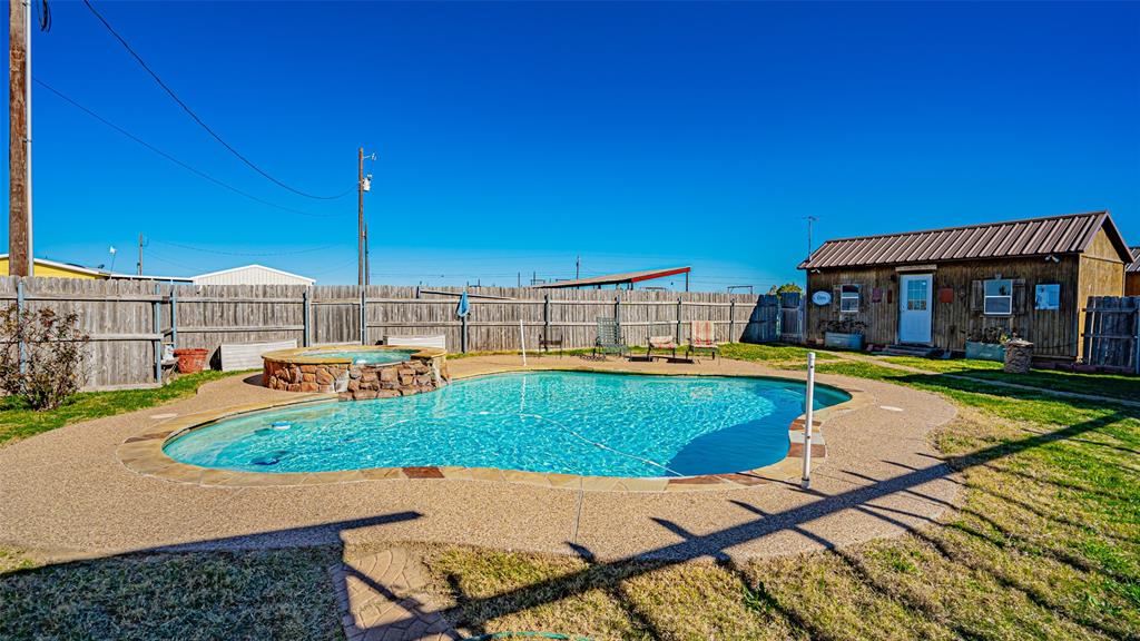 520 Private Road 1615