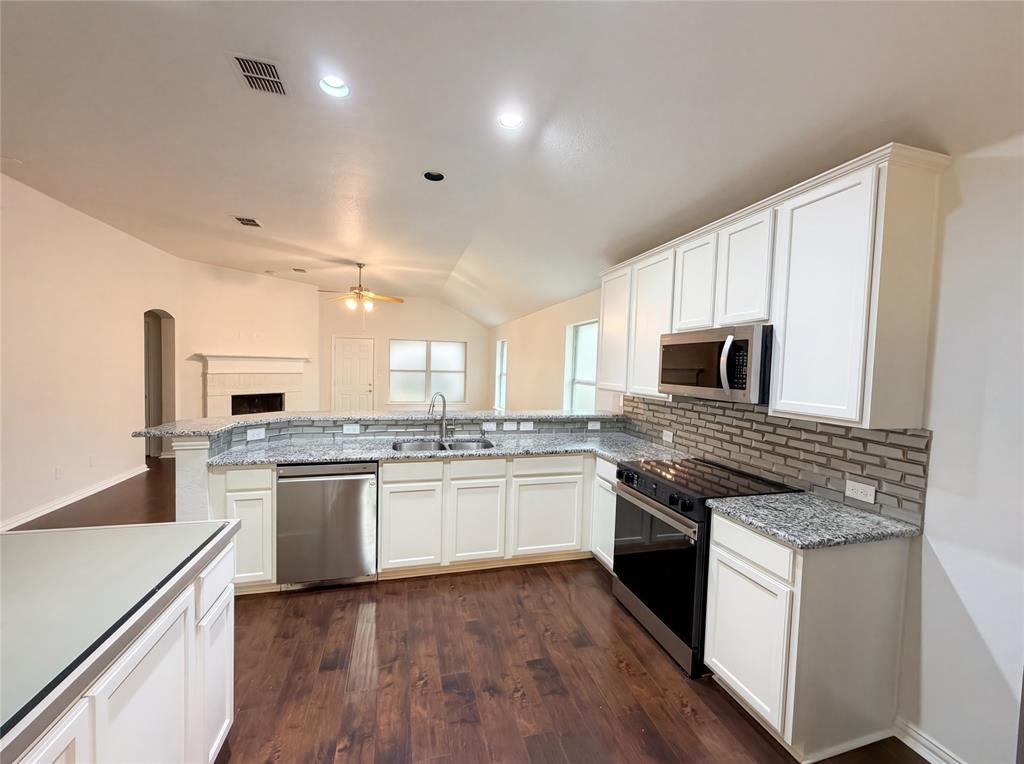 2124 Highland River Drive