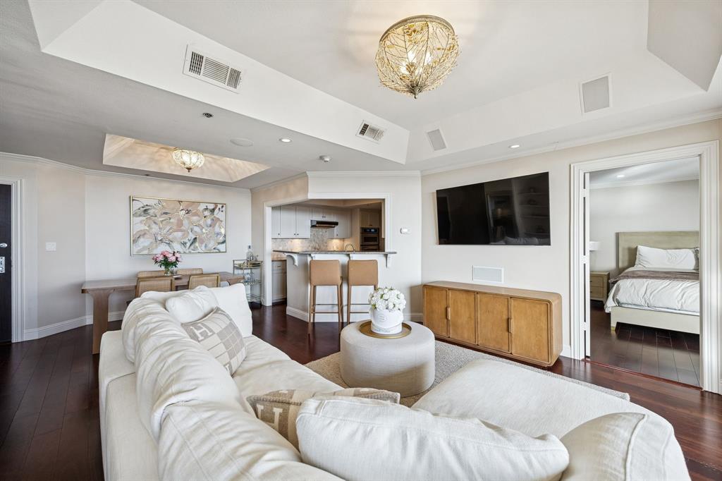 5909 Luther Lane 2105
