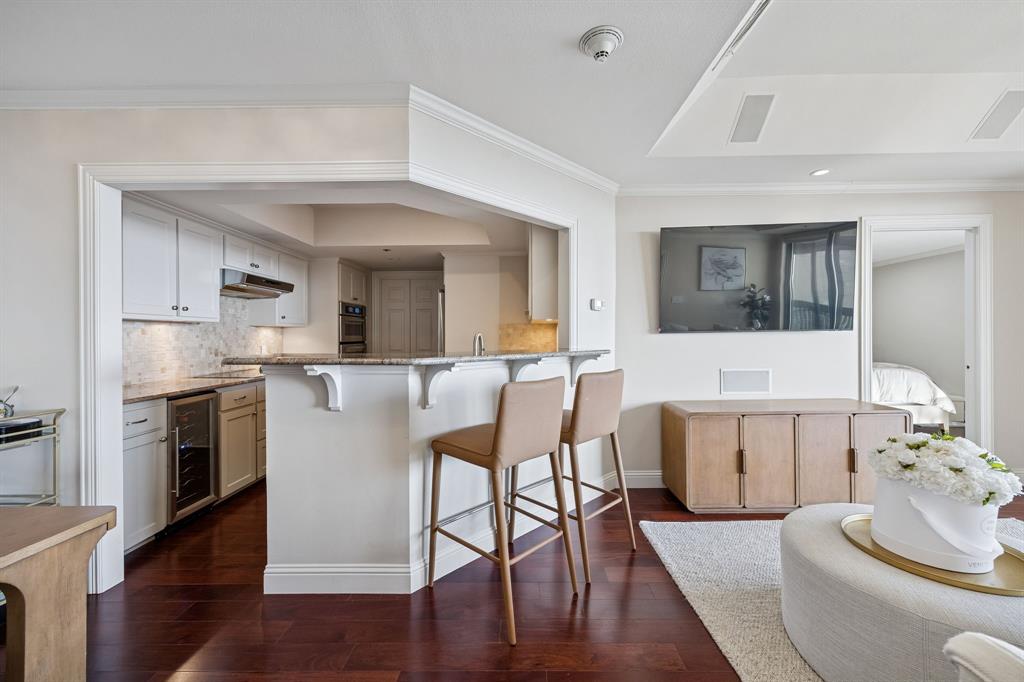 5909 Luther Lane 2105