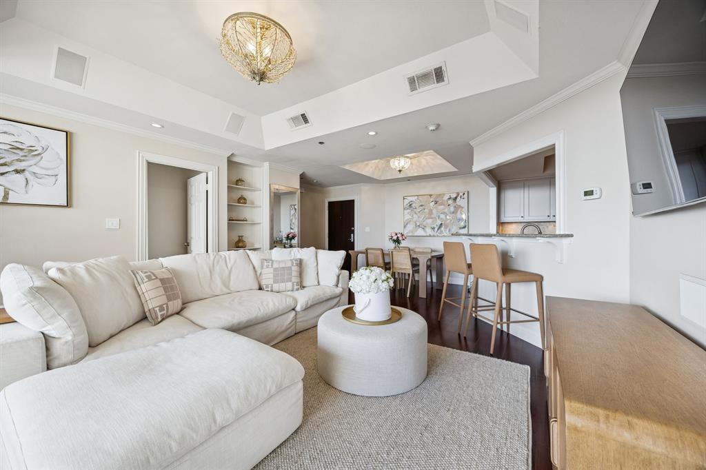 5909 Luther Lane 2105