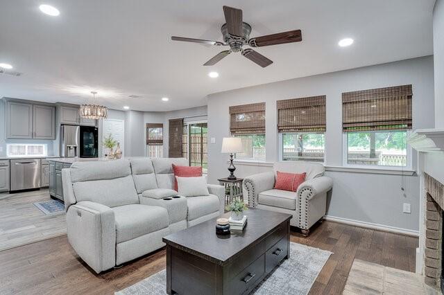 807 Rolling View Court