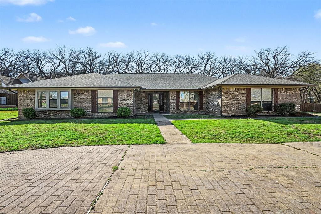 Photo of 2210 Highlake Drive, Weatherford, TX 76087 (MLS # 21160982)