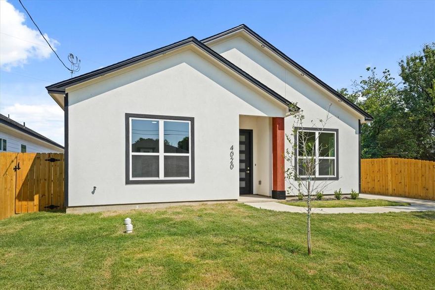 Seller Offering up to $10,000 in concessions! NEW CONSTRUCTION!!!! Discover the perfect balance of style and comfort in this 4-bedroom, 3-bath home in the heart of West Dallas. Flooded with natural light, the open-concept layout creates an inviting space where the kitchen, dining, and living areas all come together — ideal for hosting friends or enjoying family nights in. The private primary suite offers a peaceful retreat, while the additional bedrooms give you the flexibility for guests, kids, or a home office. Outside, a wrap-around garage and spacious backyard add convenience and room to spread out. Just minutes from Trinity Groves, Downtown Dallas, and the best dining, shopping, and entertainment West Dallas has to offer, this home is ready to fit your lifestyle.