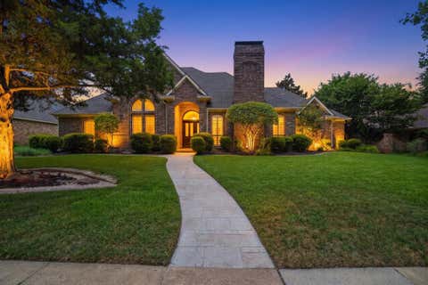 Photo of 1901 Shadow Trail, Plano, TX 75075 (MLS # 21299753)