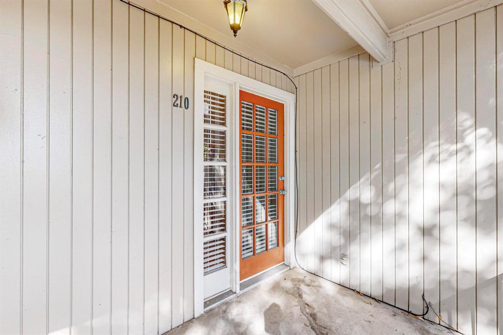 5220 Fleetwood Oaks Avenue 210