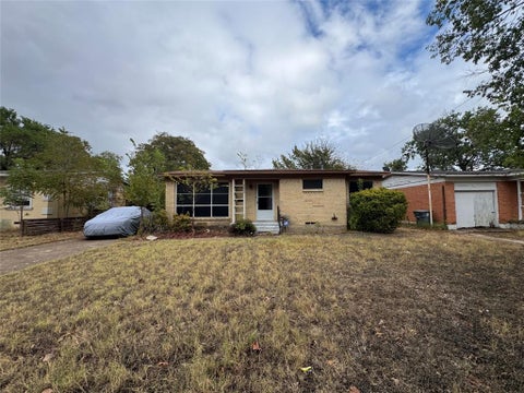 Photo of 2020 Alhambra Street, Dallas, TX 75217 (MLS # 21409001)