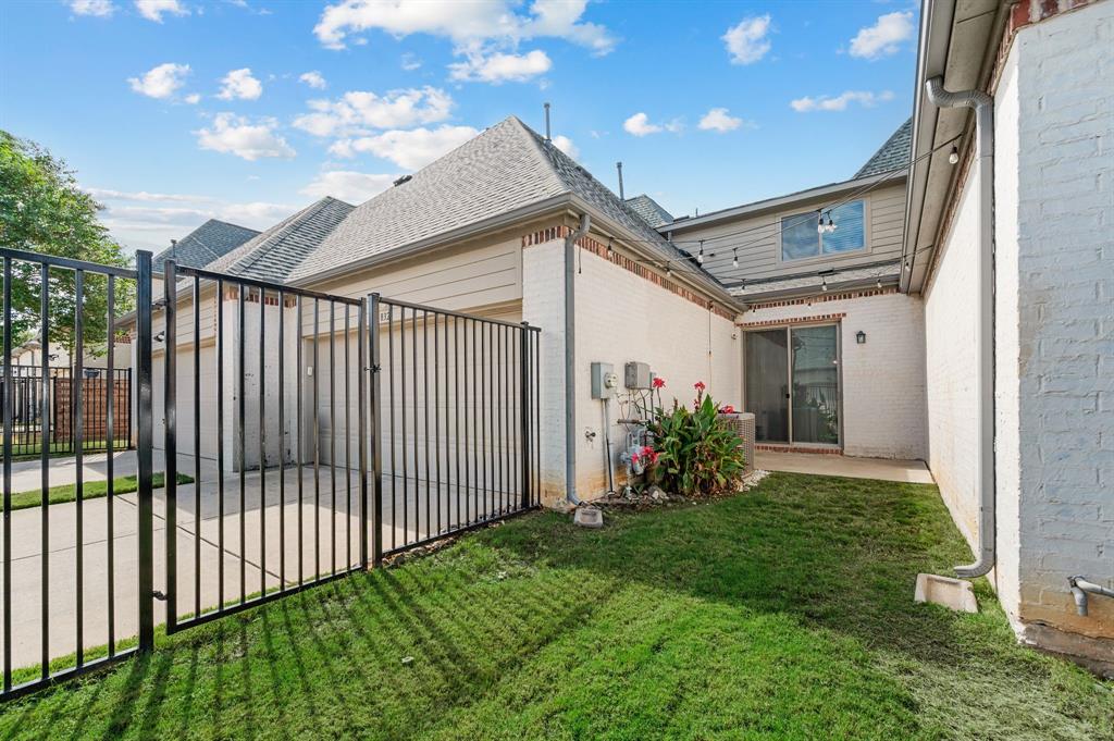 832 Lake Vista Place