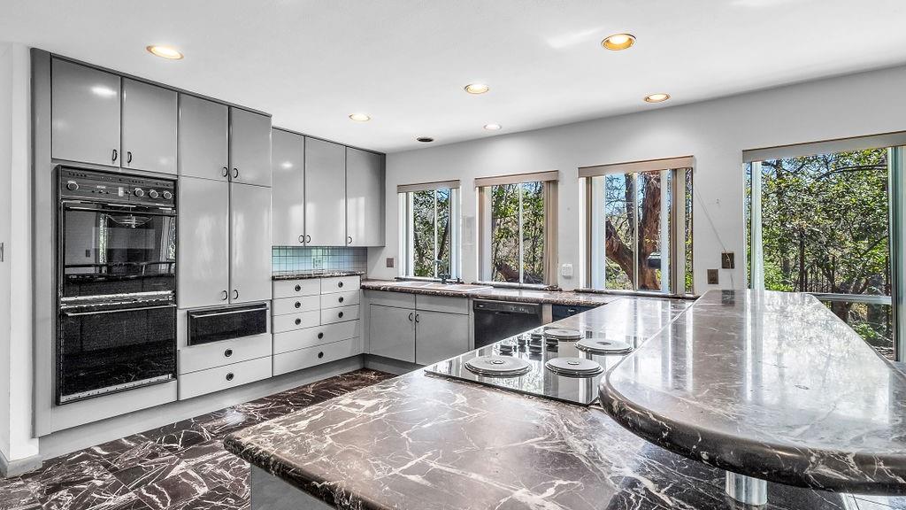 3724 Wooded Creek Drive