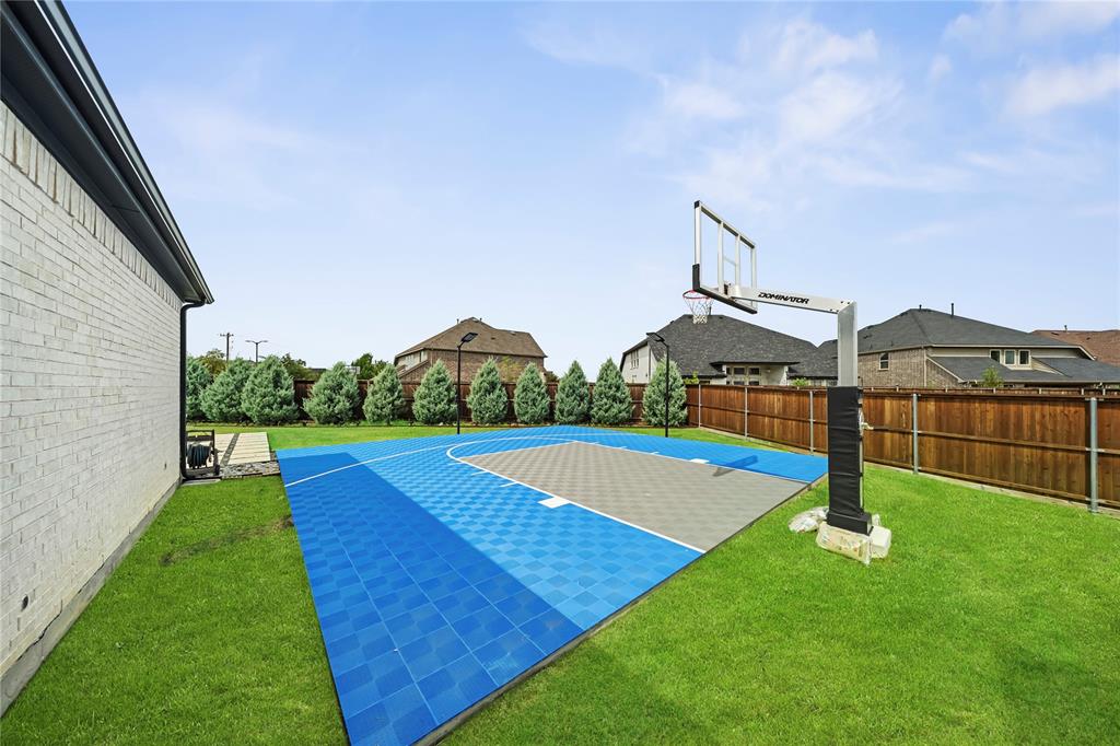 467 Mayfair Lane
