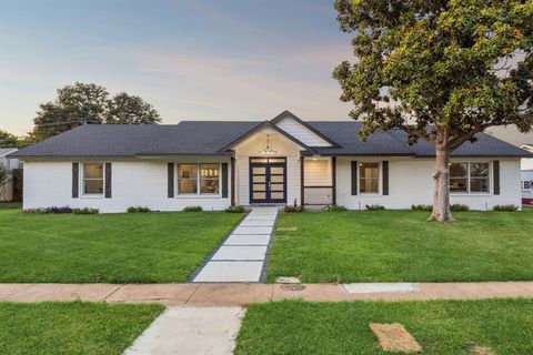 3849 Crown Shore Drive Dallas TX 75244