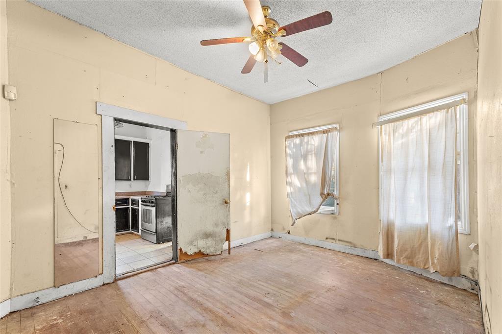 Dallas Land & Loan 02 - Residential