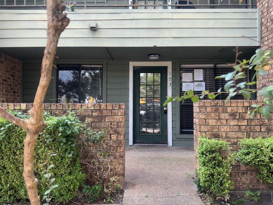 LOCATION, LOCATION!!!  
Welcome to this cozy one-bedroom, one-bathroom home located on the bottom floor. Enjoy the warmth of a fireplace in a comfortable living space. Relax and unwind by the community pool, perfect for hot days.  Conveniently situated within three miles of SMU and just minutes from NorthPark Mall, shopping centers, and a variety of restaurants. Don't miss out on this fantastic opportunity All offers must be submitted at vrmproperties must register as a User, enter the property address, and click on “Start Offer”. 2) This property may qualify for Seller (Vendee). 3) Seller's name is Secretary of Veterans Affairs. Seller DOES NOT pay customary closing costs: including title policy, escrow fees, survey or transfer fees. Proof of funds required on cash transactions; Lender Pre-Approval letter for offers (dated within last 30 days No Survey Available.