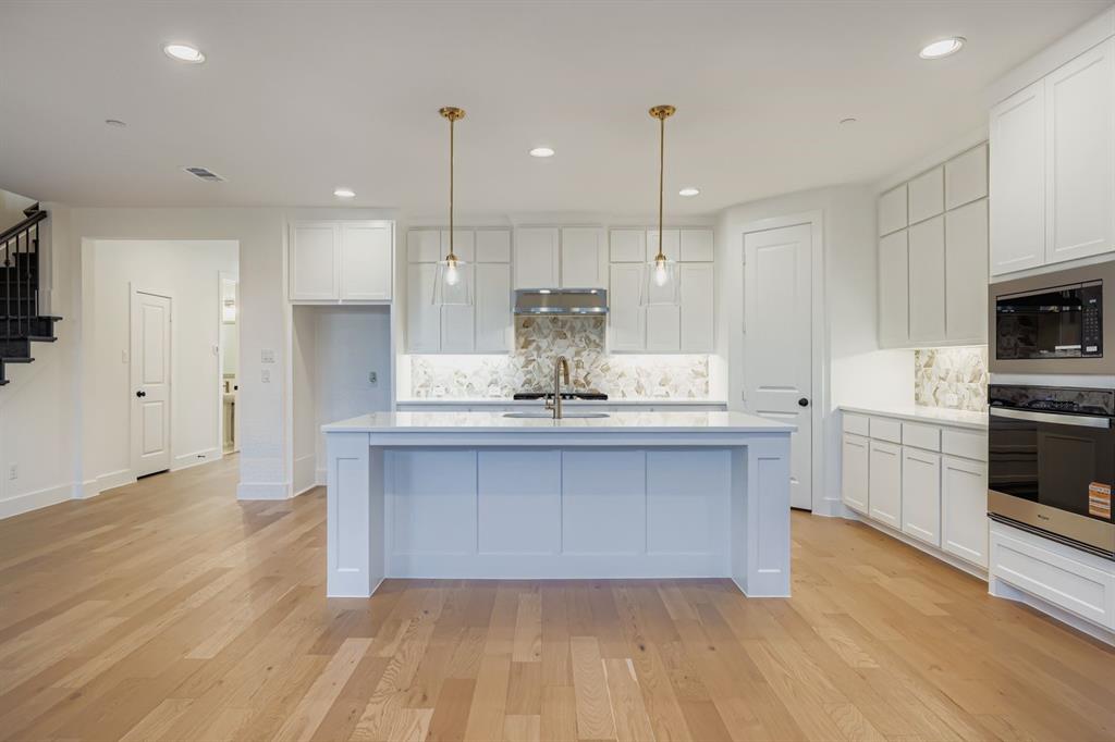 Castle Hills Northpointe Townhomes - Residential