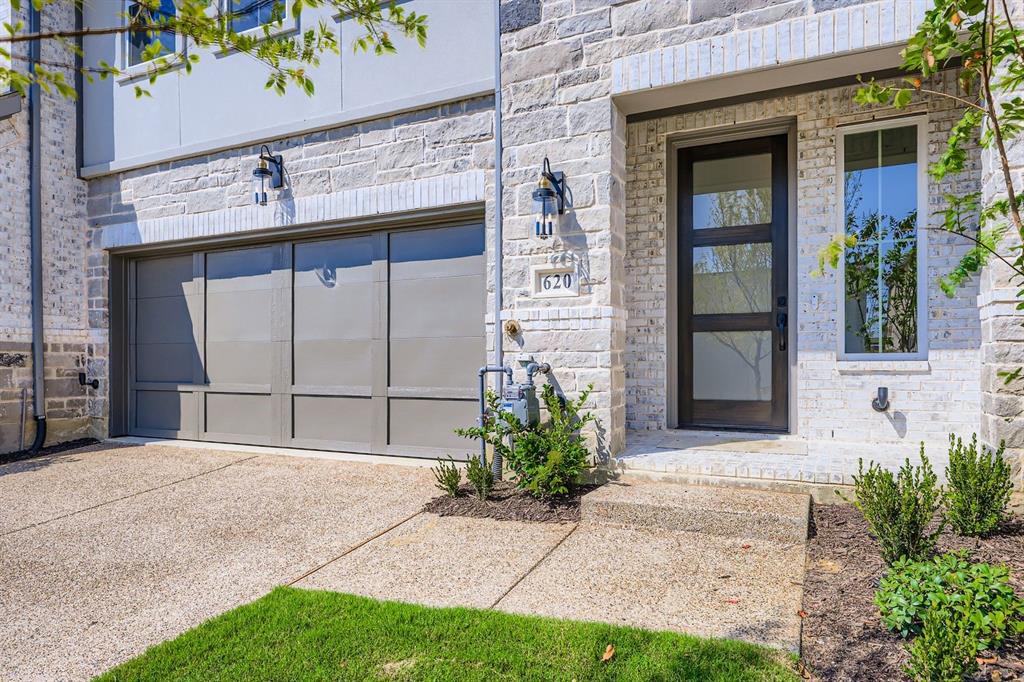 620 Sir Christopher Street