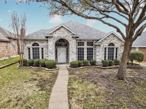 Photo of 809 Yosemite Trail, Mesquite, TX 75149 (MLS # 21204365)