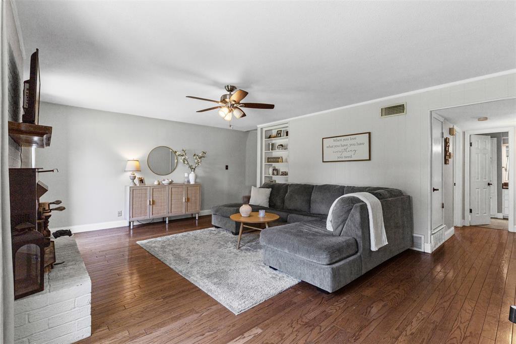 Benbrook, Texas 76126, United States, 3 Bedrooms Bedrooms, ,2 BathroomsBathrooms,Residential,Active,164751