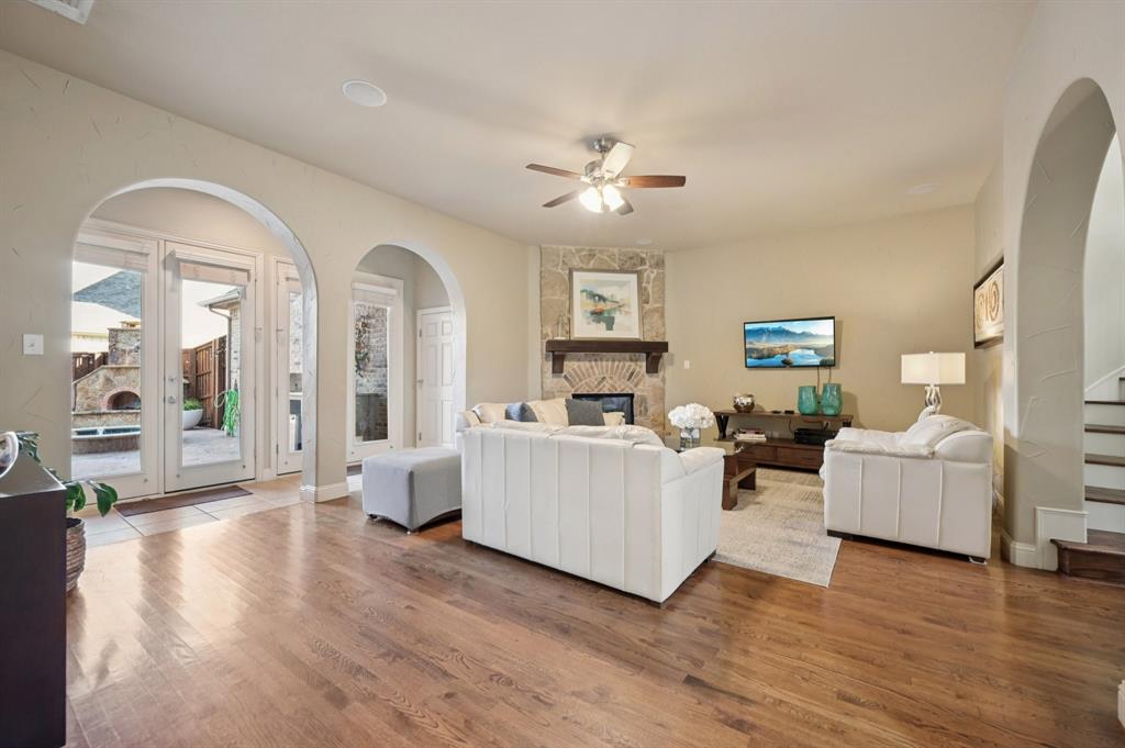 2325 Shoreham Circle