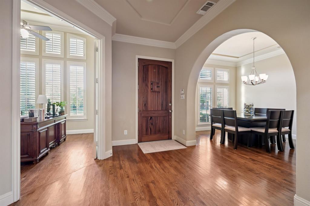 2325 Shoreham Circle