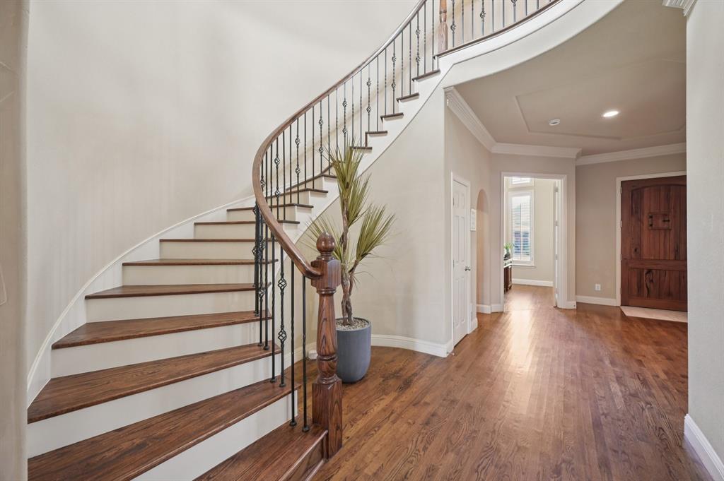 2325 Shoreham Circle