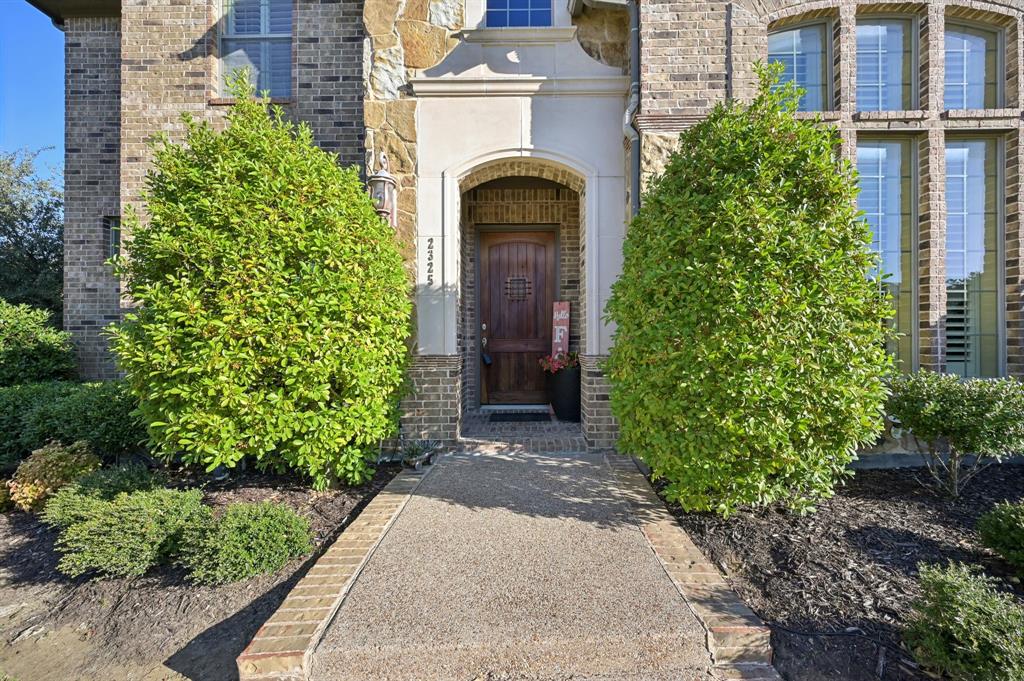 2325 Shoreham Circle