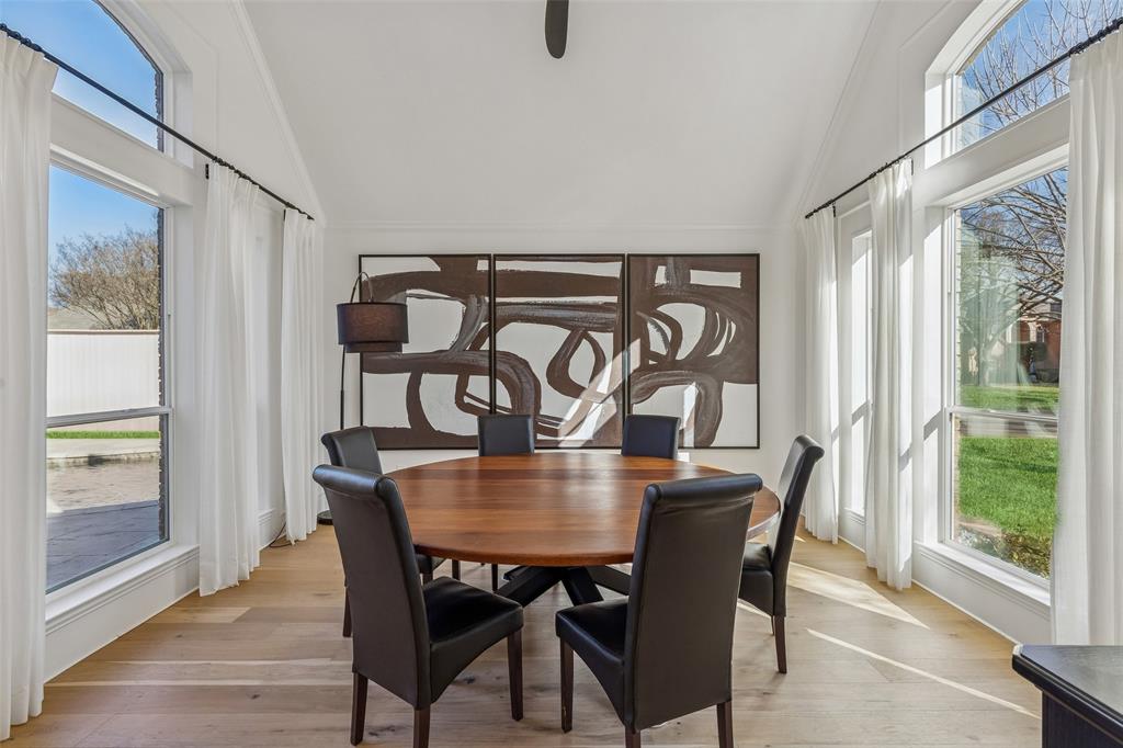 2902 SUMMERTREE Lane