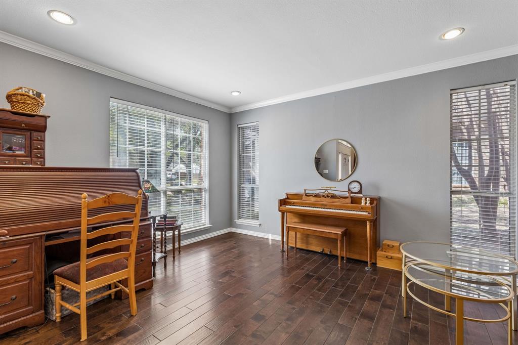 405 Stoneleigh Circle