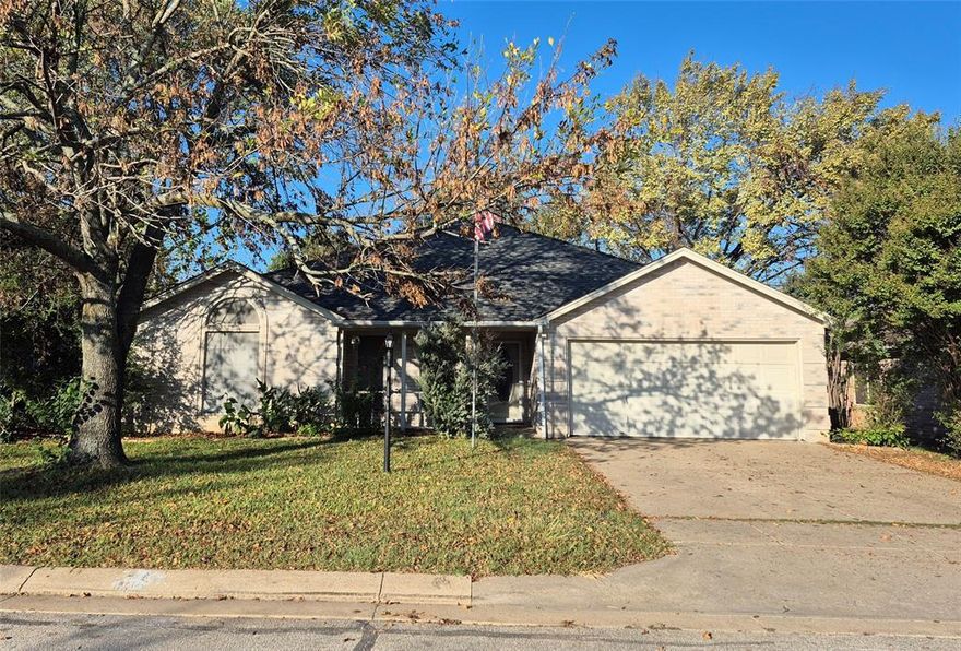 3 Bedroom, 2 Bath with large living area and connecting dining room. Located in Joshua ISD with convenient access to surrounding businesses.
