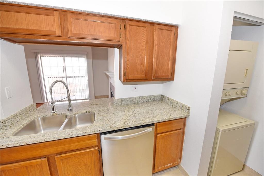 EASTON CONDOMINIUMS - Residential Lease