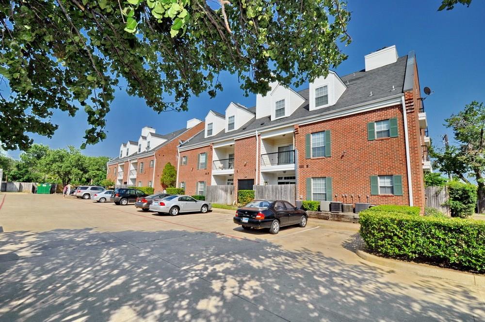 EASTON CONDOMINIUMS - Residential Lease