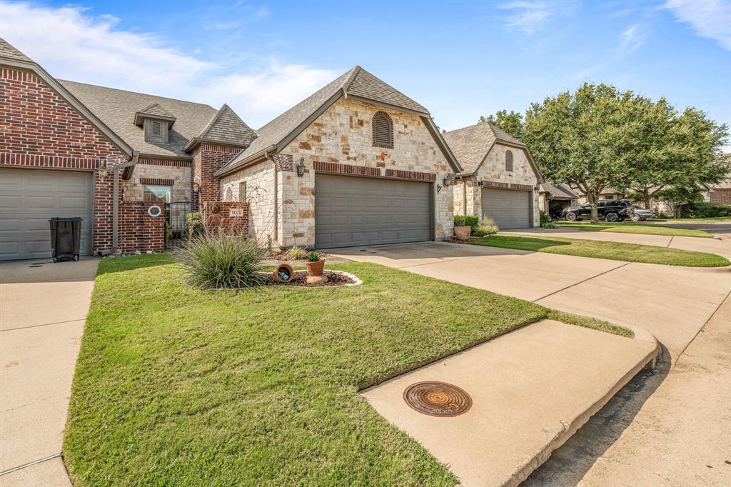 1011 W Avalon Court