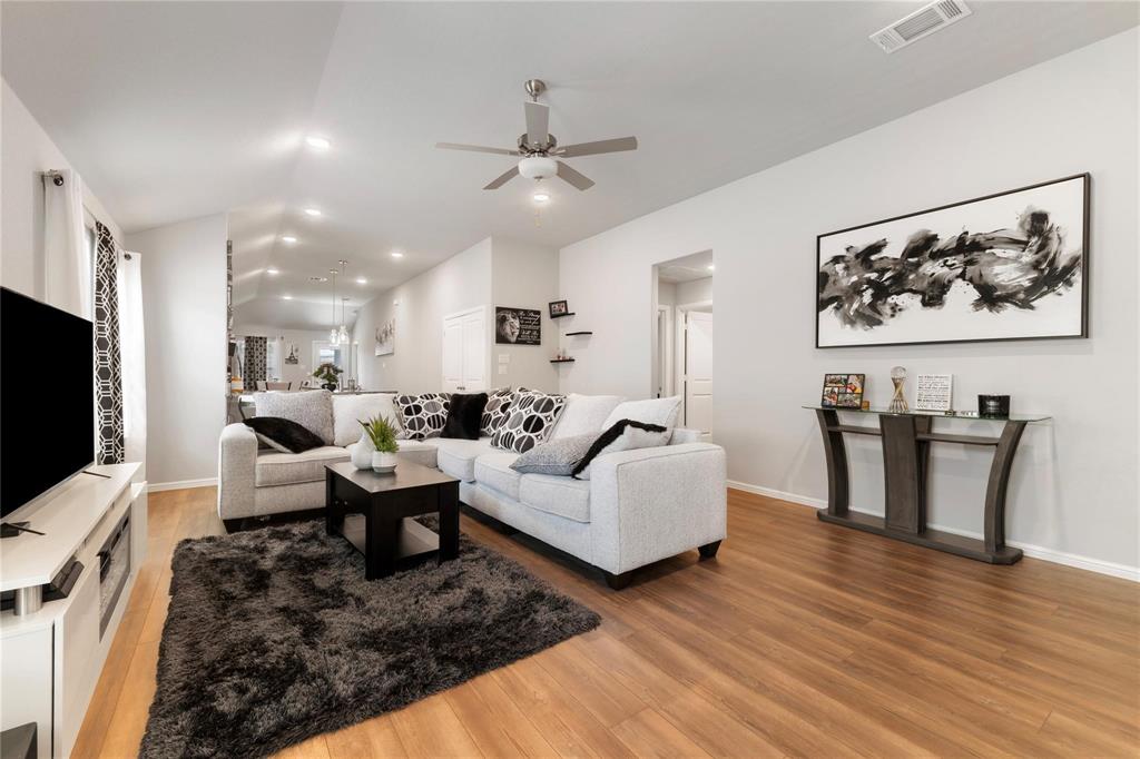 1101 La Esperanza Drive