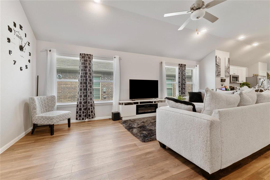 1101 La Esperanza Drive