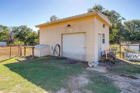 A home in Glen Rose