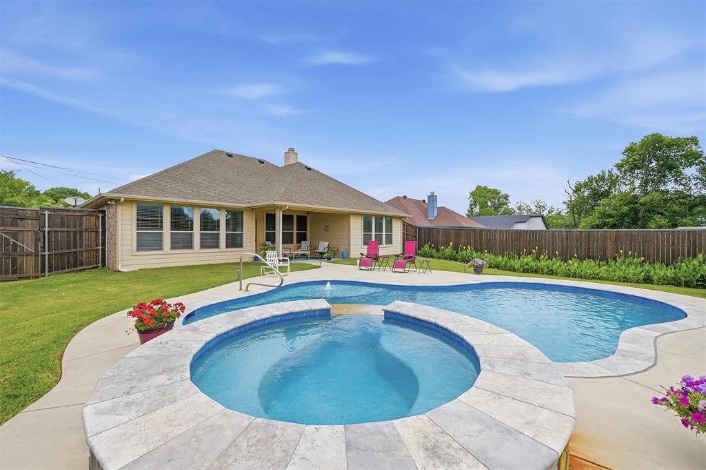 Photo of 2612 Flora Lane, Denison, TX 75020 (MLS # 21295661)