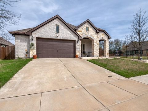 Photo of 303 W Milas Lane, Glenn Heights, TX 75154 (MLS # 21212610)