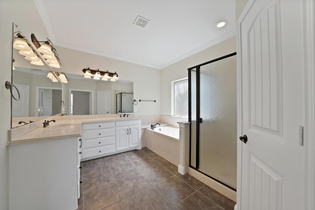 2770 S Lakeview Drive