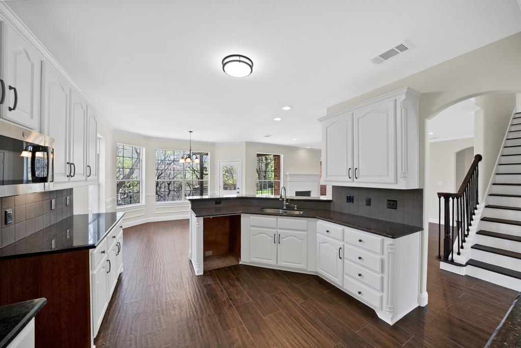 2770 S Lakeview Drive