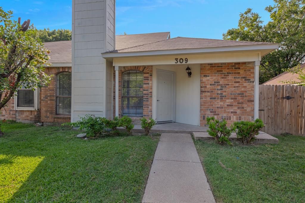 Photo of 309 Chattanooga Drive, Mesquite, TX 75149 (MLS # 21013873)