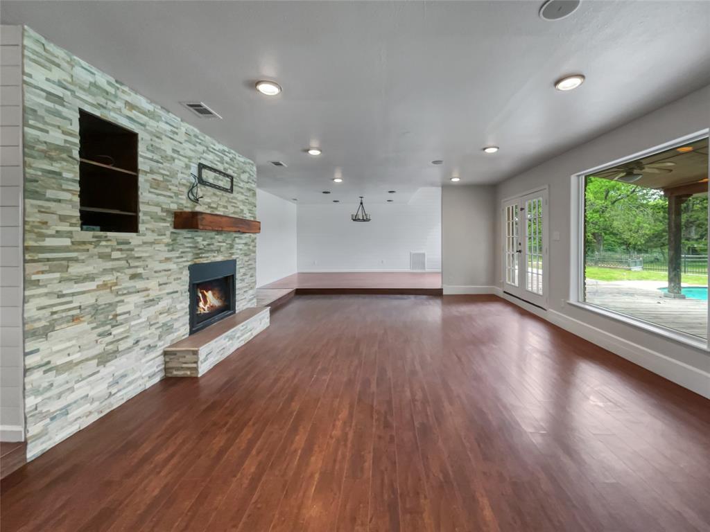 2 Meadowcreek Drive