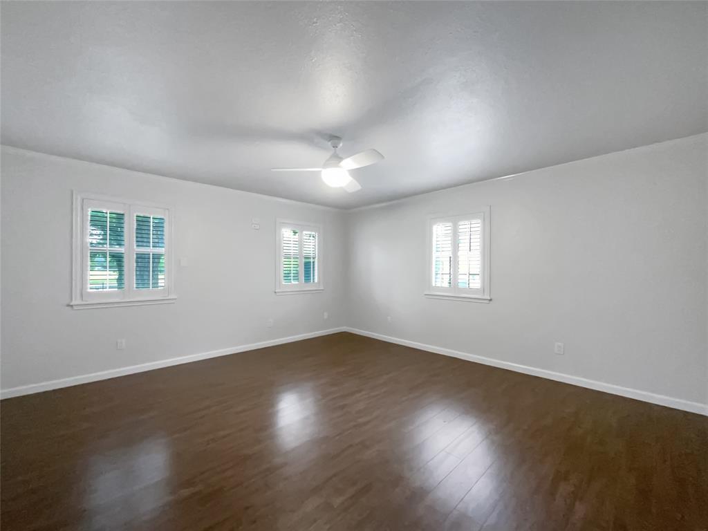 2 Meadowcreek Drive