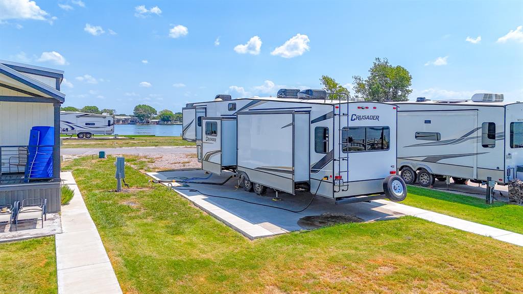 Peninsula Point - Land