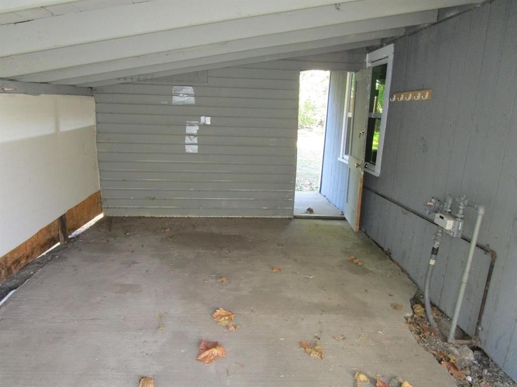 126 NW Beck Street