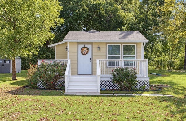 328 SPRING VALLEY CIR, AZLE, TX 76020 - Image 7ffb995aa9db2f2d3152a0cc06819863/3717191152