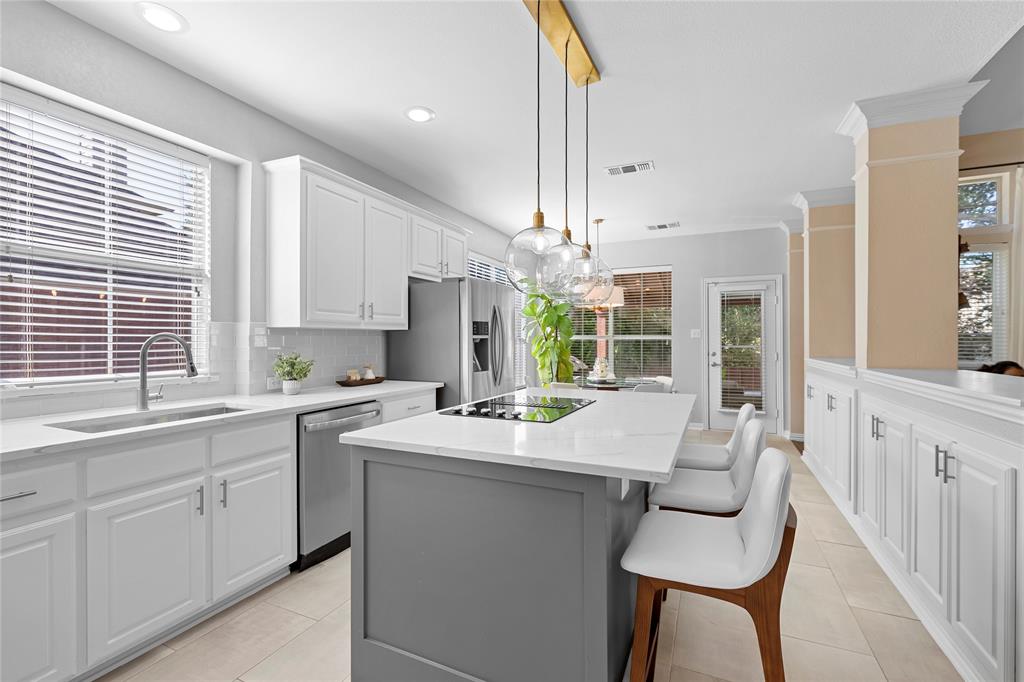 Grapevine, Texas 76051, United States, 4 Bedrooms Bedrooms, ,3 BathroomsBathrooms,Residential,Pending,42237