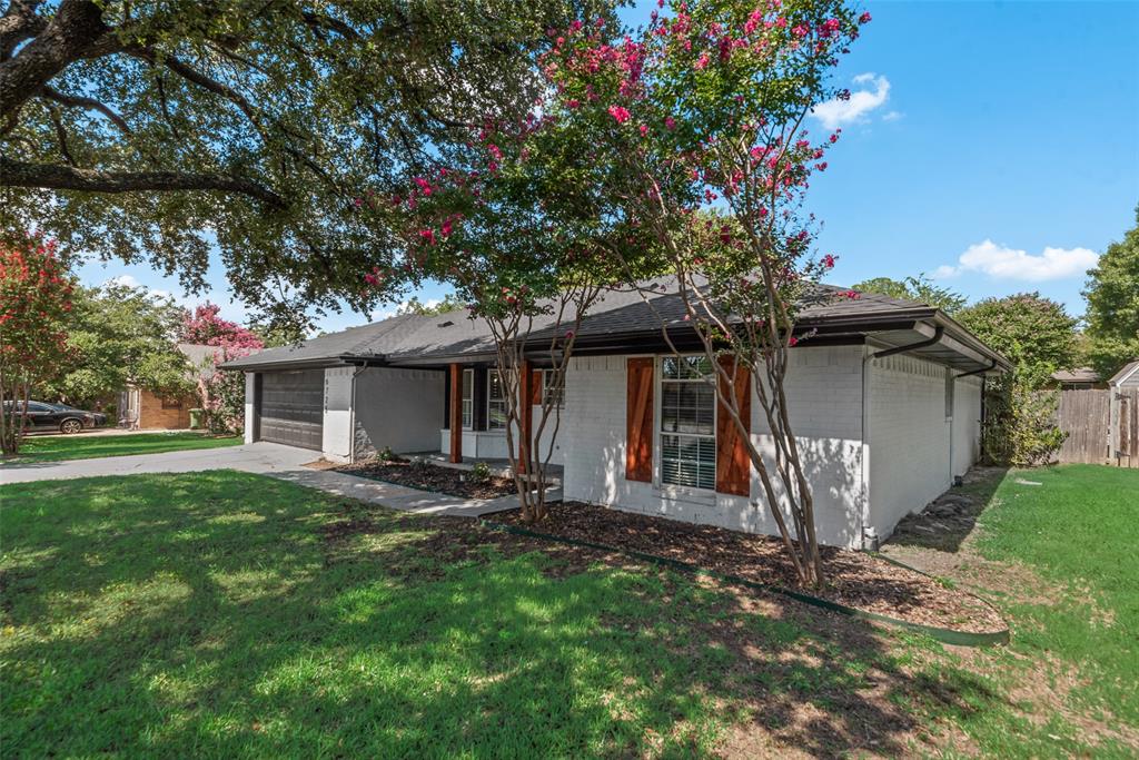 6725 Greenacres Drive